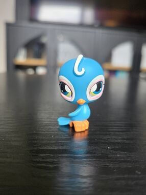Littlest Pet Shop  LPS #43 Blue White Parakeet Blue Yellow Eyes Hasbro